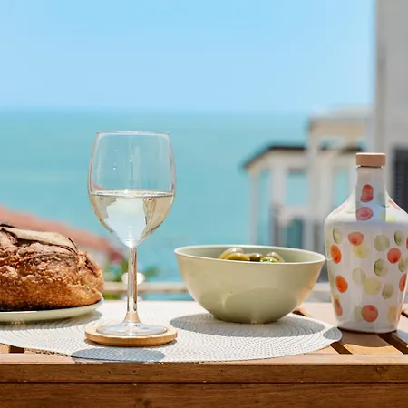 Casa Tua - Sea View Castello ויאסטה